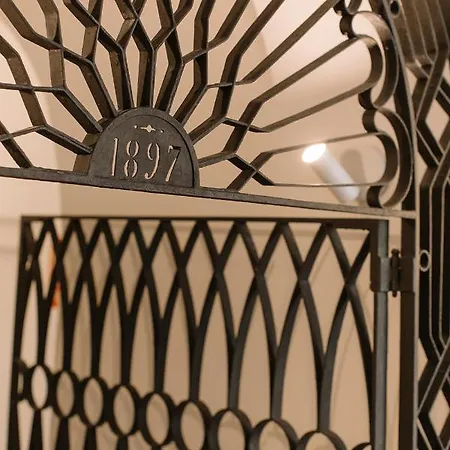 Castelar Palace By Seaward Suites-3